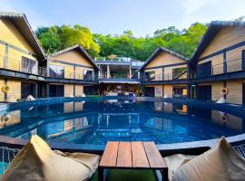 A Coral Reefs Resort Langkawi by Manhattan Group，位于Pulau Chupak的酒店