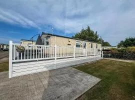 D Area, 2 Bed, 6 Berth Caravan With Decking And Unlimited Wi-Fi Opal Rated 36046D