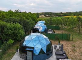 Glass Domes - by The Wind Mills Hydropark，位于Gorna Malina的海滩酒店