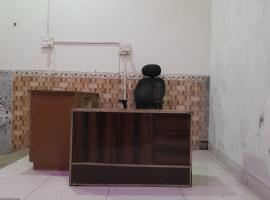 OYO Hotel White Dove，位于密拉特的酒店