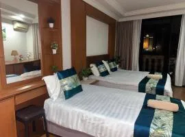Riverbank Suites - River View Level 11, Sleeps 7