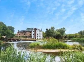 BRAND NEW River View Apartment