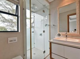 Proper hill hotel，位于鲁德普特的酒店