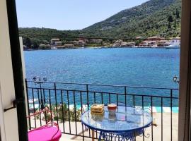 Lefkada Seascape Apt w Breathtaking Sivota Views，位于塞沃塔的酒店