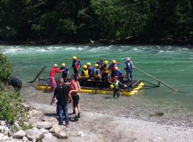 Rafting Camp Apartments Montenegro Goran Lekovic，位于扎布利亚克杜德维卡塔拉大桥附近的酒店