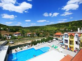 Luxury Romantic Apartments in Private Condo with Parking and Pool