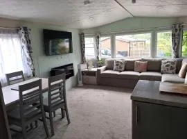 Hillside retreat - 2 bedrooms sleeps 5