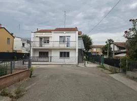 Casa Luminosa Lugo, 3 appartamenti indipendenti, zona tranquilla, parcheggio libero