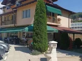 Къща за гости-Ганеви