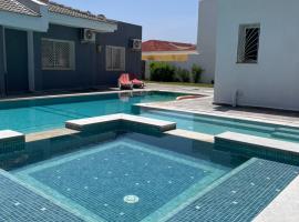 Villa et 2 Studios de Luxe a Résidence Mèhari, Tabarka，位于塔巴卡的酒店