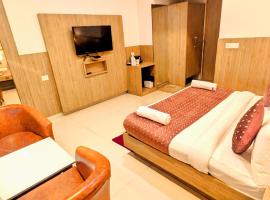 HOTEL THE ELEVATE Near Terminal 3 Delhi International Airport WITH- FREE AIRPORT PICKUP and DROP，位于新德里的酒店