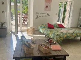 L'appart Thé - Cocon de charme avec terrasse à Paradou, au cœur des Alpilles