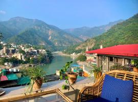 Skyard Hostel Rishikesh Laxman Jhula，位于瑞诗凯诗的酒店