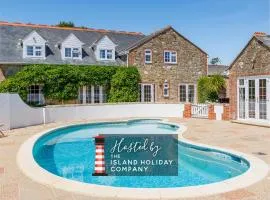 Charming Manor Pool House with Heated Pool, Tennis Court & Gardens - Isle of Wight Rural Countryside Escape
