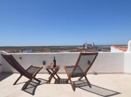 Vista do Alentejo Rooftop at House near the lake，位于托朗的酒店