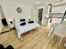 The Studio - Private Car Park with CCTV - Fast WiFi - Contractor Friendly - Nature & Wildlife Retreat for Business Stays or Relaxing Couples Getaways