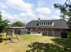 8 Bedroom Nice Home In Rømø