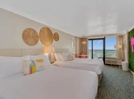 Pink Surf by StayMareni - Oceanfront 2 Queens Suite