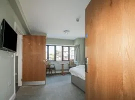 Marine Court Ground-floor Double Bedroom with Wet Room