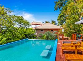 Home in Roatan，位于French Harbor的酒店