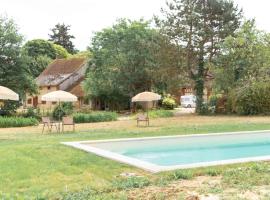 NAUMAD - Guest house 5 chambres，位于Champignelles的酒店