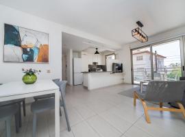 Central Luxurious 2 bedroom flat，位于Strovolos的酒店