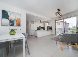 Central Luxurious 2 bedroom flat