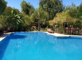 Complejo Azahares，位于瓜莱瓜伊丘的木屋