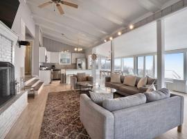 Soundview Beach House: 4BR,Panoramic Views 1.5hrsNYC，位于Wading River的酒店