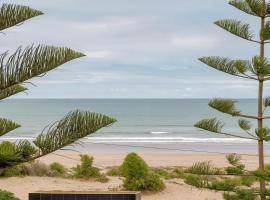 Seaside apartment ,Garden Level with Stunning Ocean View，位于杰迪代的酒店