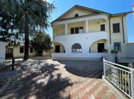 Villa Lidya Malpensa，位于加拉瑞特的酒店