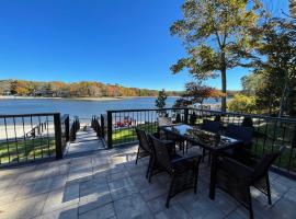 Lake Panamoka Bliss 3BR High End Home Lakeside Pristine Views，位于Ridge的酒店