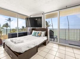 Amazing Beachfront Condo with AC，位于拉耶的酒店