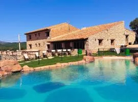 Villa con piscina, campo fútbol y pádel