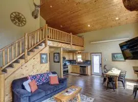 5 Miles from Mt- Rushmore with private hot tub