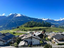 Neu-renovierte - Nov 24 - 2,5 Zi Wohnung mit Traum-Aussicht，位于法莱拉的酒店