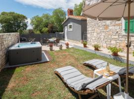 Stunning Home In Umag With Wifi，位于乌马格的酒店