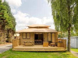 Glamping tent in the heart of Ardennes，位于Signy-lʼAbbaye的酒店