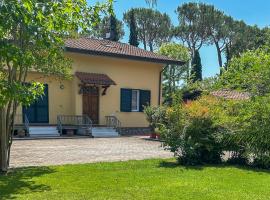 Gorgeous Home In Poveromo With Wifi，位于钦克亚勒的酒店