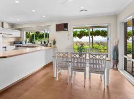 Monkey Gully Retreat - Mansfield - Sleeps 9