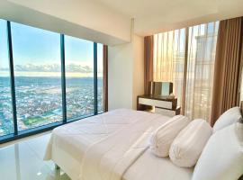 53rd Floor, 2 BR, Netflix, Apt with view by SKY，位于巴淡岛中心的酒店