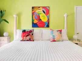 Lois's Zilker Art Gem Sleeps 4
