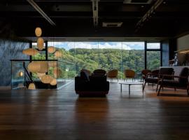 越中五位花尾温泉山帽子，位于高冈市的酒店