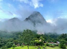 The Cliff and River Jungle Resort ภูผาและลำธารรีสอร์ท，位于Ban Bang Thong的酒店