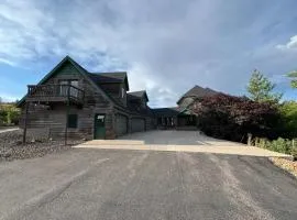 King Home- Mountain Oasis Pool & Views