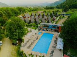 Reserve Resort Lagodekhi，位于拉戈代希的带停车场的酒店
