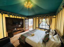 Rasleela Resort by Mandothiya's - Luxury Swiss Tent Resort，位于Rīngas的酒店