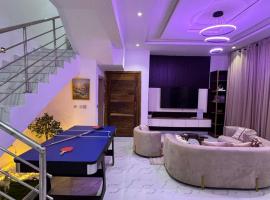 2 bedroom maisonette Ikate, Lekki，位于Ikate的酒店