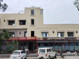 Aanandam Hotel，位于Babarpur的酒店
