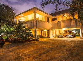 Dwaraka inn -Premium Pool villa and event venue，位于哥印拜陀的酒店
